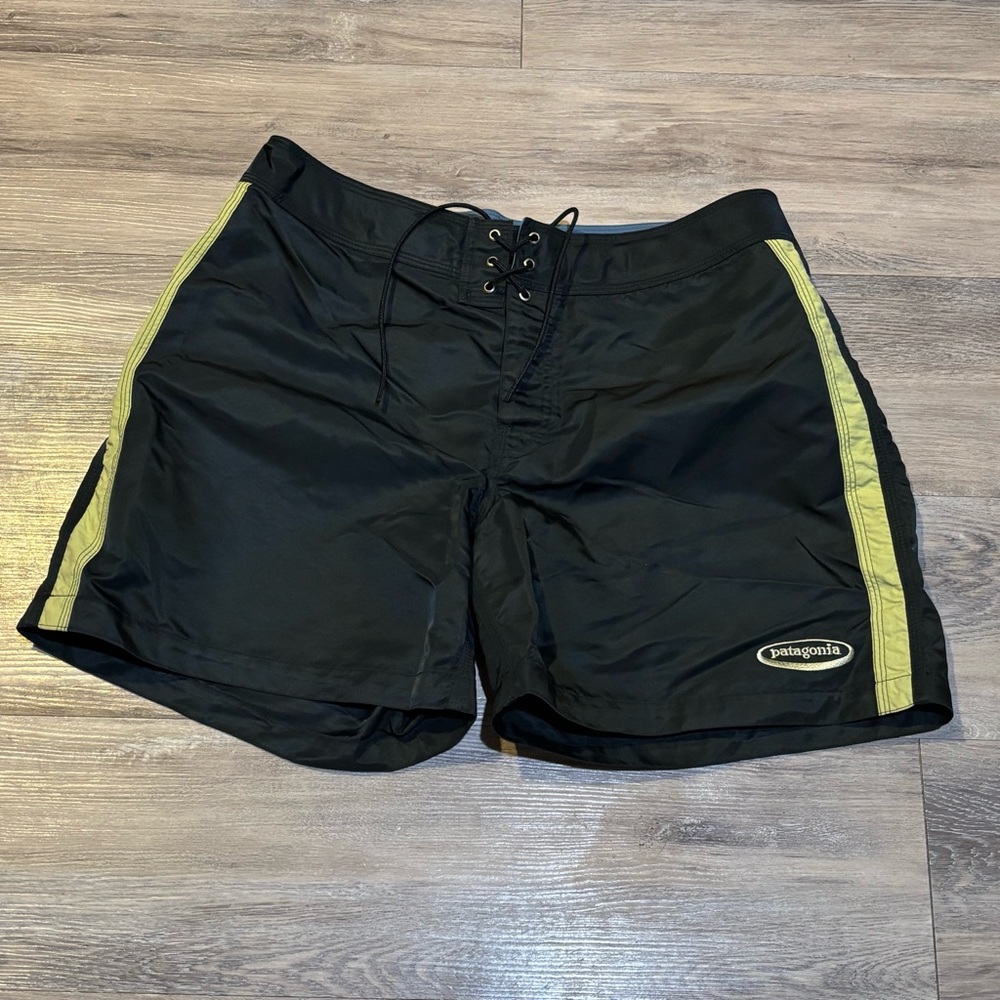 VTG 90’s Y2K Patagonia MidRise nylon striped surfer short women’s size 13